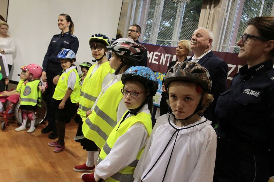 Mój Elementarz Bezpieczeństwa puckiej policji i nauczycieli SOSW Puck