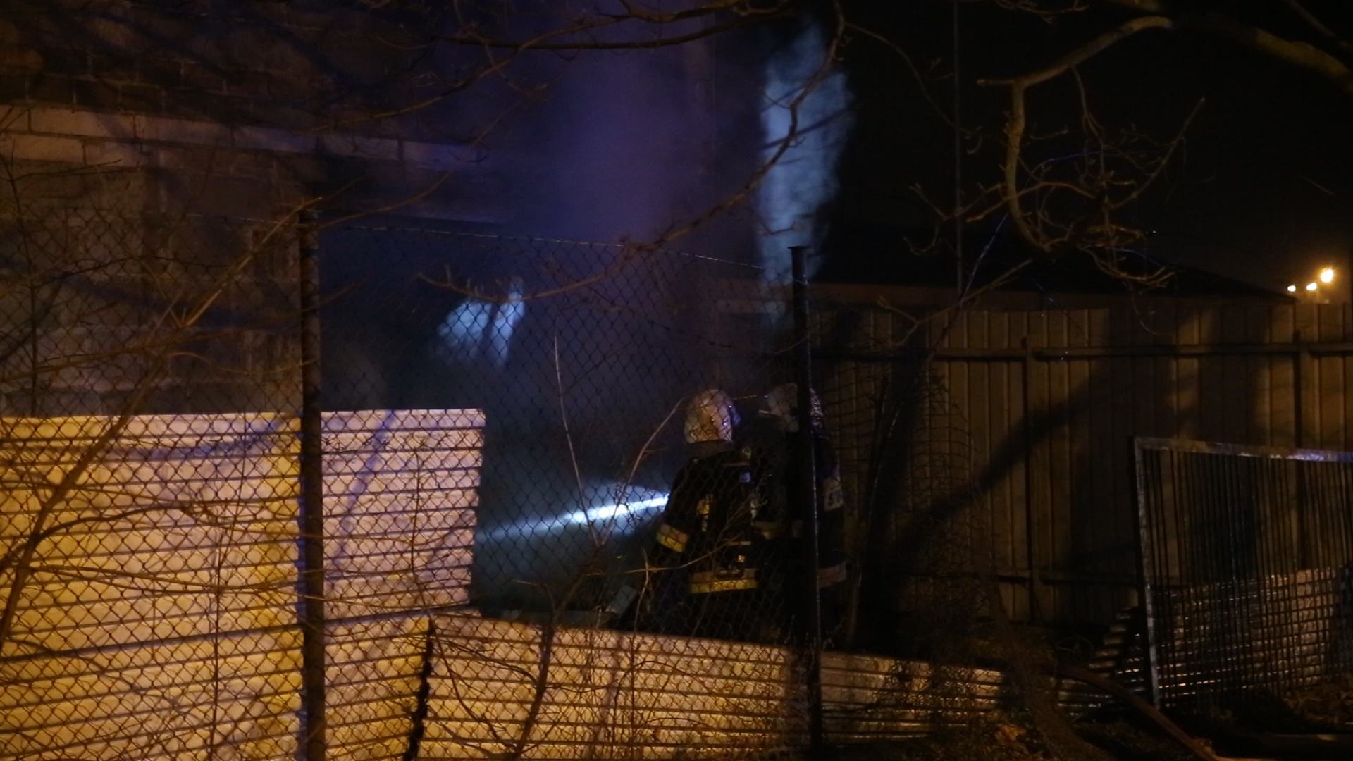 Pożar we Władysławowie na ul. Portowej. W opustoszałym budynku zrobili ognisko