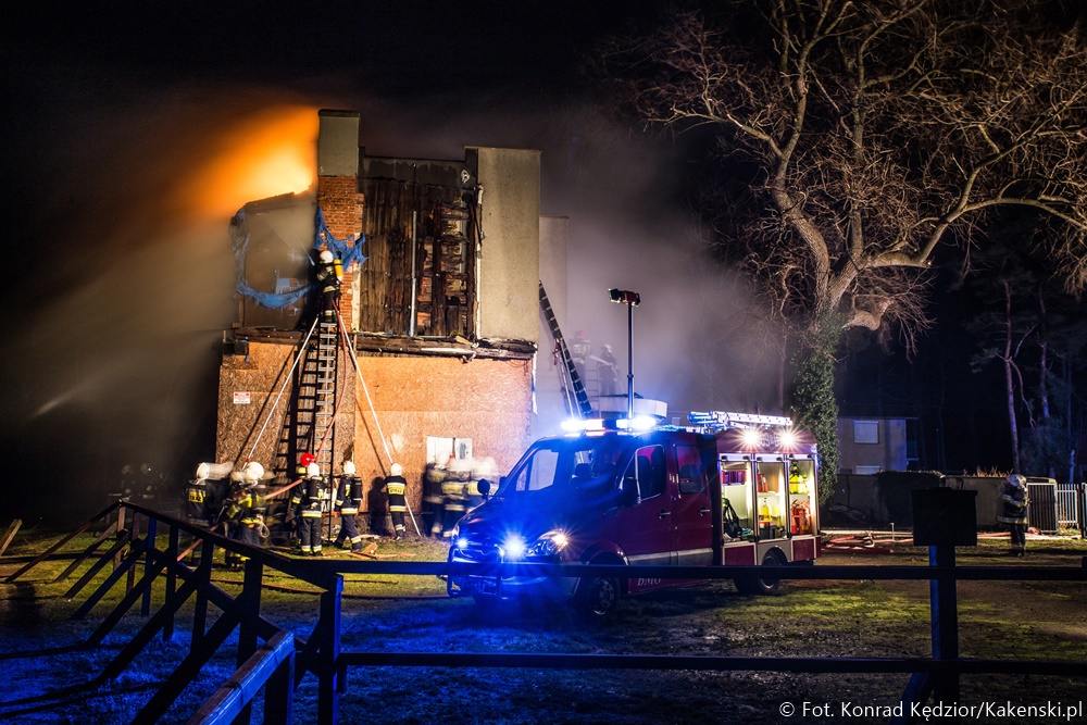 Pożar w Jastrzębiej Górze – Pali się budynek położony na ul. Słowackiego 8.12.2016