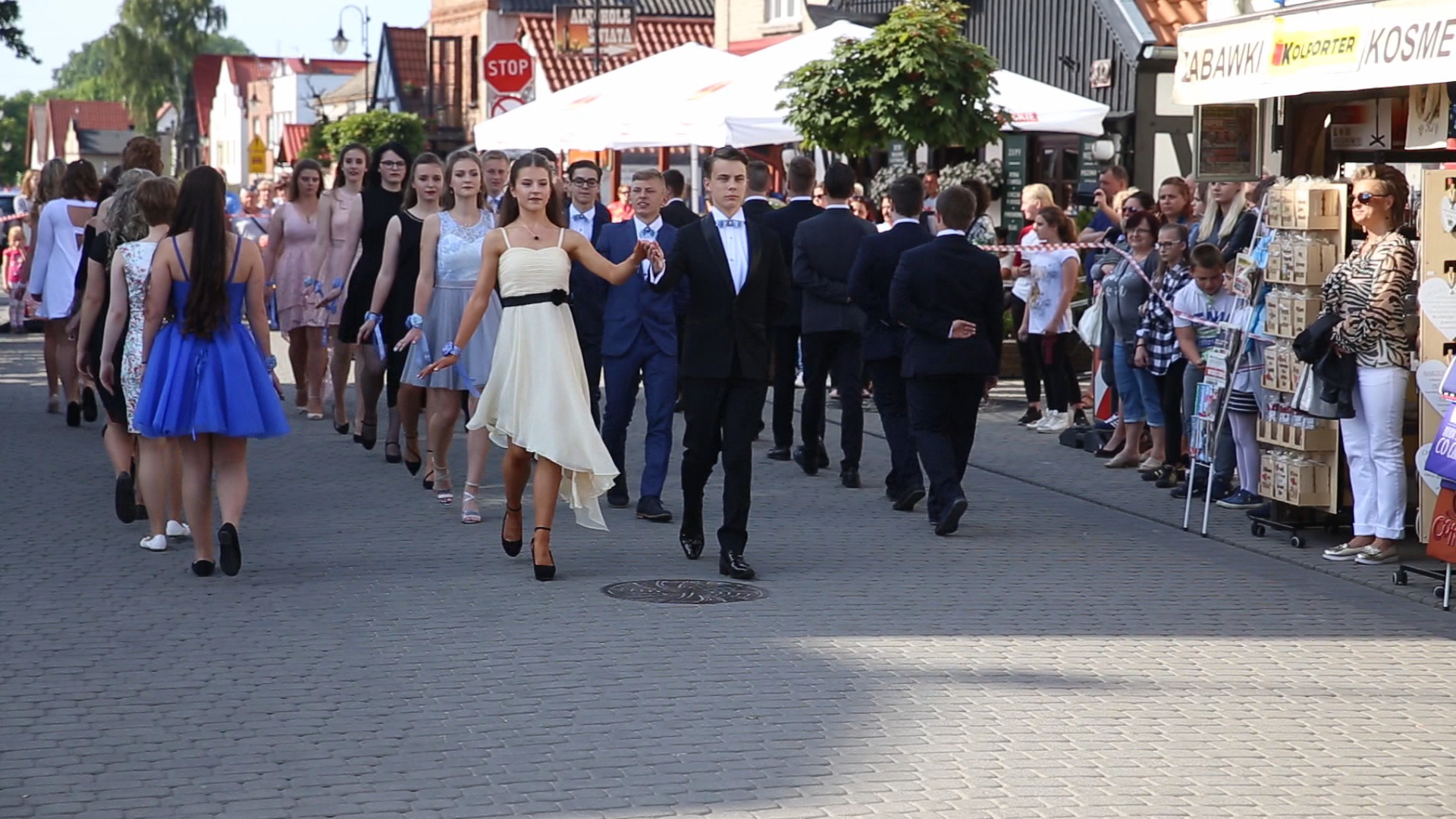 Polonez na koniec gimnazjum w Helu