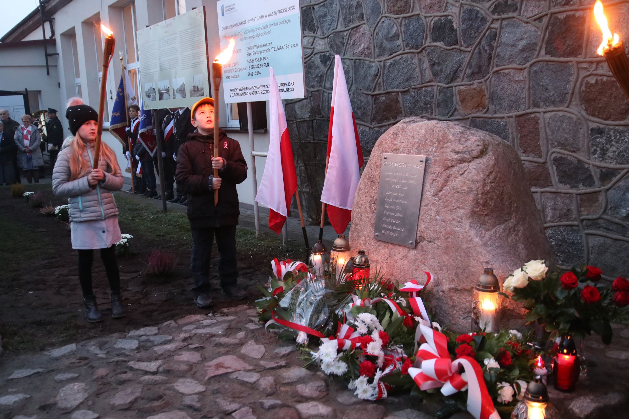 Odsłonięcie obelisku ku czci mieszkańców Sławoszyna zamordowanych w Piaśnicy