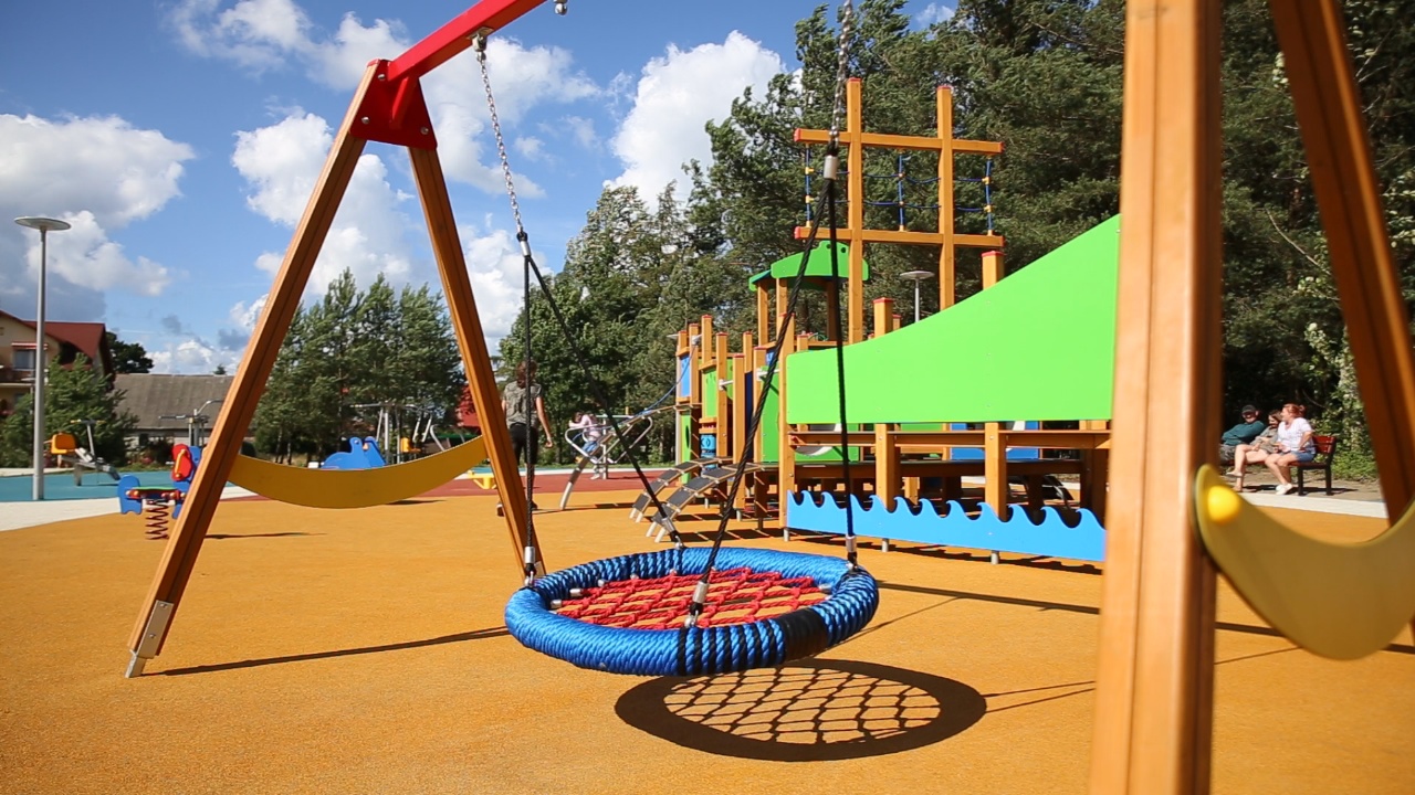 Nowy plac zabaw i teren rekreacyjny w Ostrowie