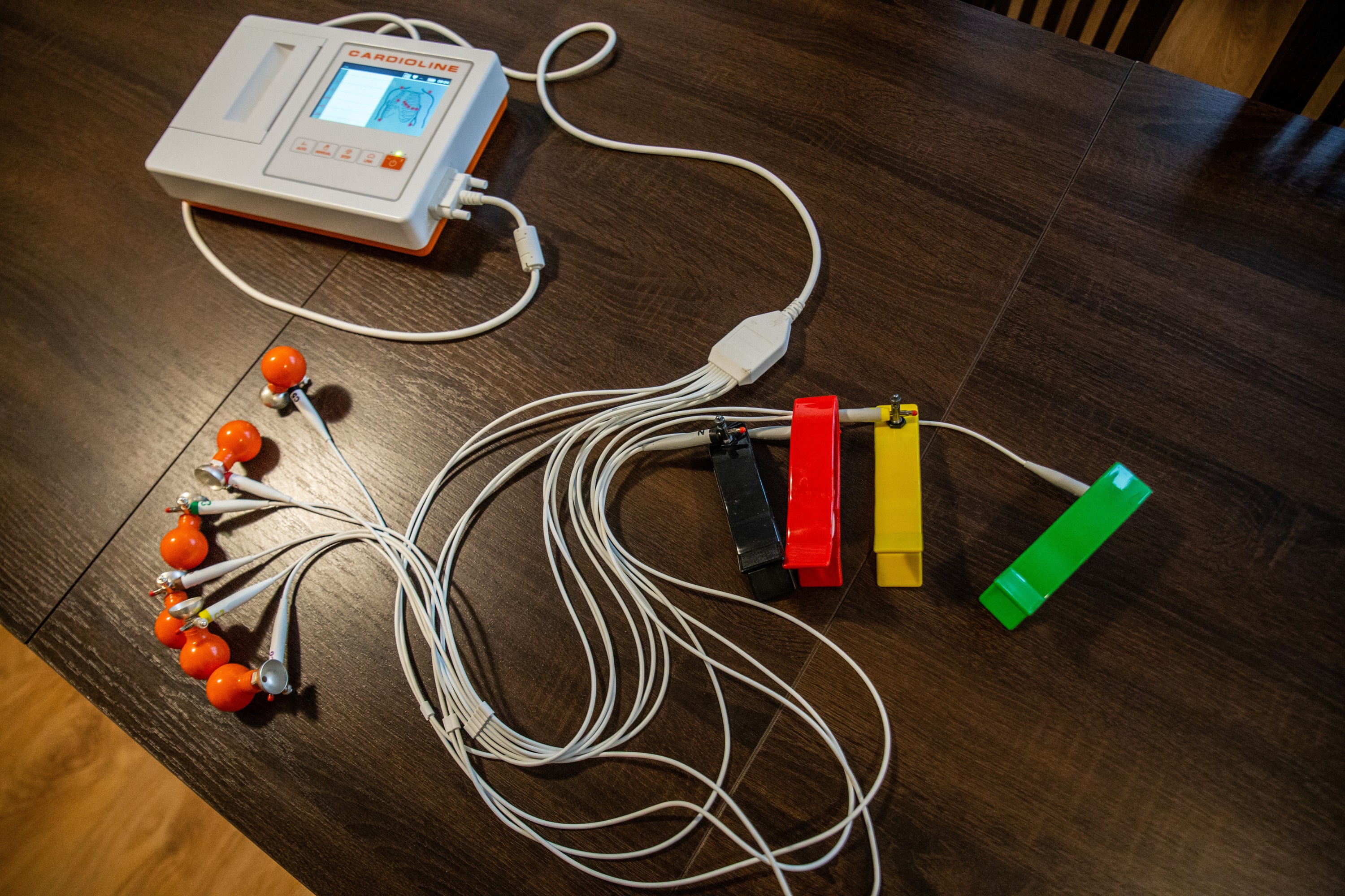 EKG od Towarzystwa Miłośników Jastrzębiej Góry dla Szpitala Puckiego