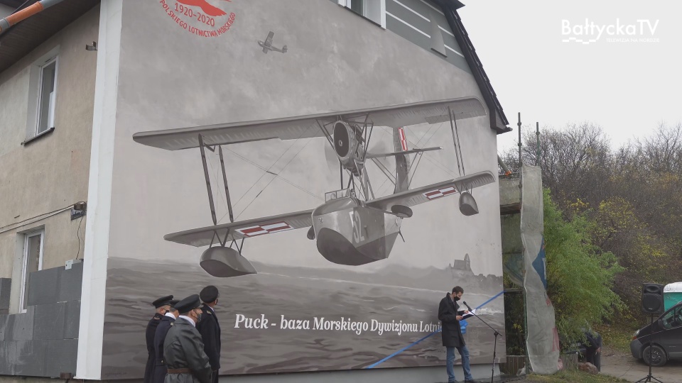 Mural poświęcony MDLot w Pucku