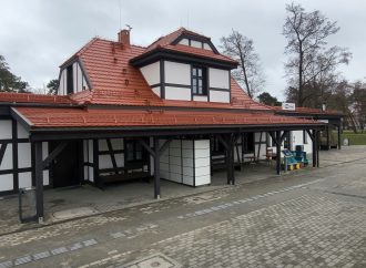 Dworce w Pucku i Helu już po przebudowach. Wyremontowane, nowoczesne i komfortowe budynki będą ułatwiać pociągowe podróże