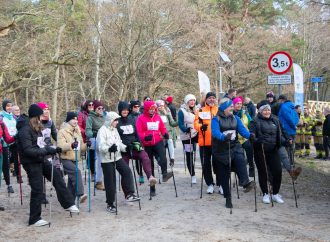 Dzień Kobiet 2024 w gminie Krokowa: marsz Nordic Walking zgromadził ponad 150. uczestników!