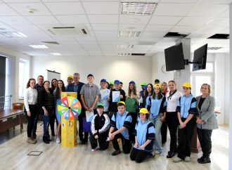 Konkurs „Koło fortuny” w Urzędzie Gminy Krokowa: młodzież wykazała się eko-wiedzą
