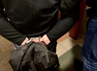 Zaczęło się od jazdy pod prąd, a skończyło na areszcie dla trzech osób! Policyjna akcja na Półwyspie Helskim