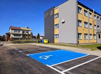 Nowy parking przed Starostwem Powiatowym w Pucku! Bezpłatne miejsca dla interesantów