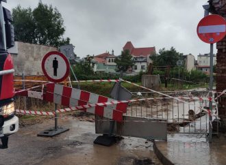 Tereny powiatu puckiego pod wodą! Intensywne opady deszczu spowodowały liczne interwencje straży pożarnej