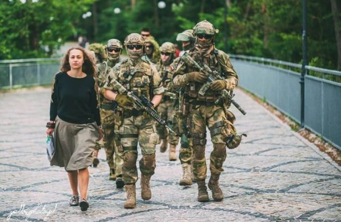 Wywiad z Aleksandrą Pitrą-Kox – prezes Fundacji Sedlaka, członkiniązarządu Stowarzyszenia “Rodzina Piaśnicka” z okazji 81. rocznicywybuchu Powstania Warszawskiego.