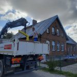 Trwa remont dachu Muzeum Sportu Wiejskiego w Łebczu