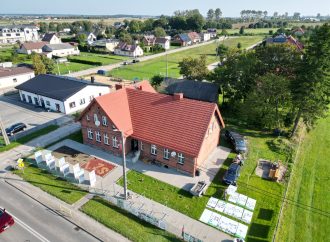 Nowy dach dla Muzeum Sportu Wiejskiego w Łebczu: remont zakończony na czas przed igrzyskami LZS