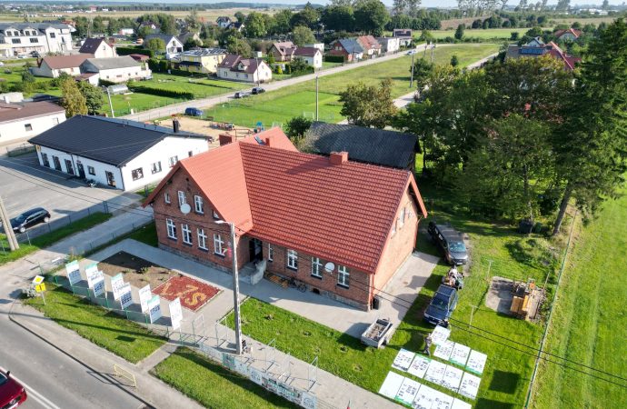 Nowy dach dla Muzeum Sportu Wiejskiego w Łebczu: remont zakończony na czas przed igrzyskami LZS