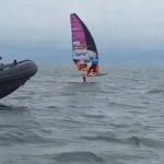 Ze Szwecji do Polski na desce windsurfingowej! Mistrz windsurfingu Maciej Rutkowski pokonał Bałtyk dla Malwinki!