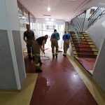 Awaria w Szkole Podstawowej w Jastrzębiej Górze: budynek zalany, ale nauka trwa! Gmina zapewnia alternatywne rozwiązania