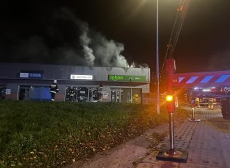 Puck: pożar pawilonu na ul. Żarnowieckiej! Akcja strażaków trwała ponad cztery godziny