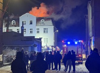 Sylwestrowy pożar w Pucku: ogień i woda zabrały mieszkańcom dach nad głową