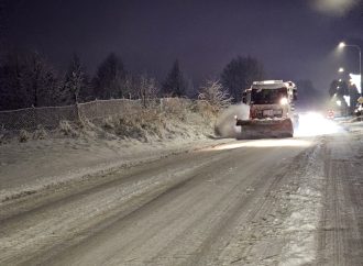 Zima w powiecie puckim: powiatowe drogi przejezdne, a ZDP w gotowości!